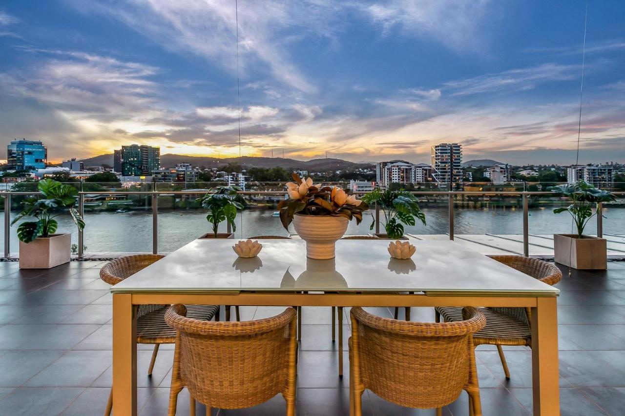 Stunning Waterfront Penthouse 3 Or 4 Bedrooms Apartment *