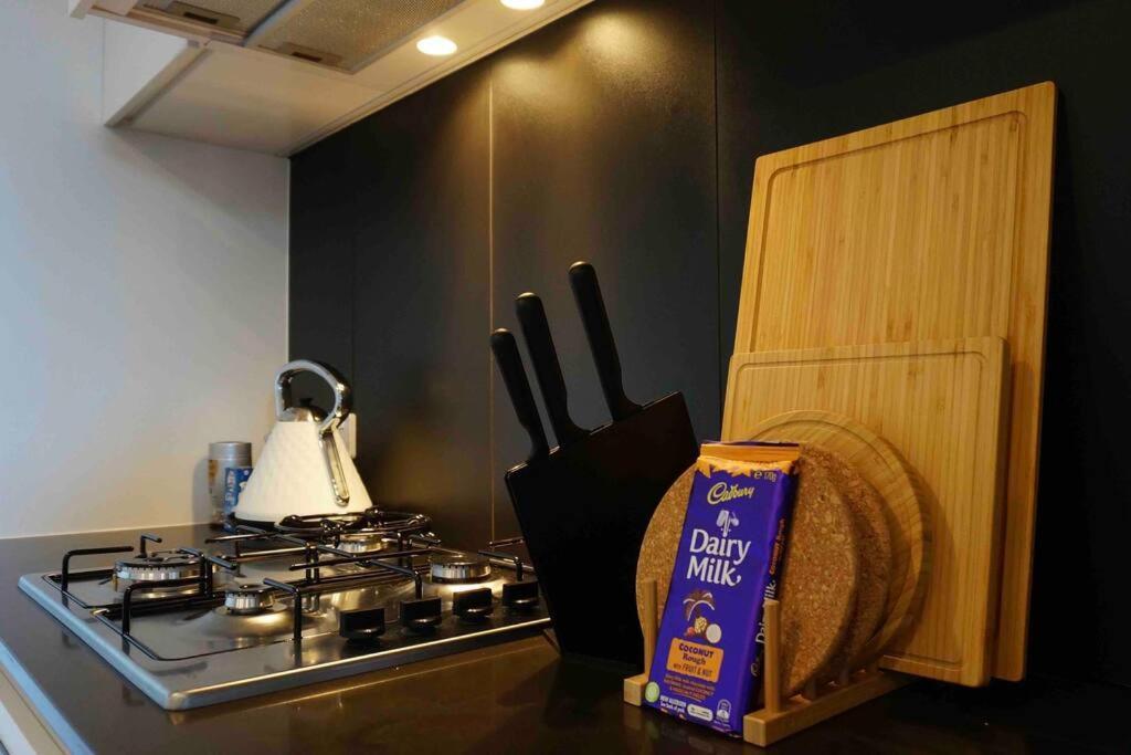 New Modern + Gym+ Pool Apartment