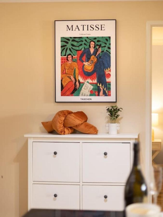 Vintage Glamour Nest 2br Near Cbd With Carpark *