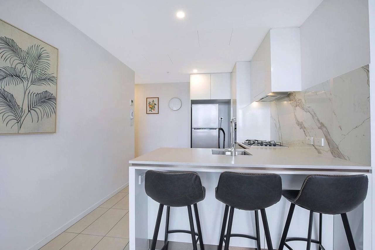 Soaring Skyline On Southside At Resort-style Apartment