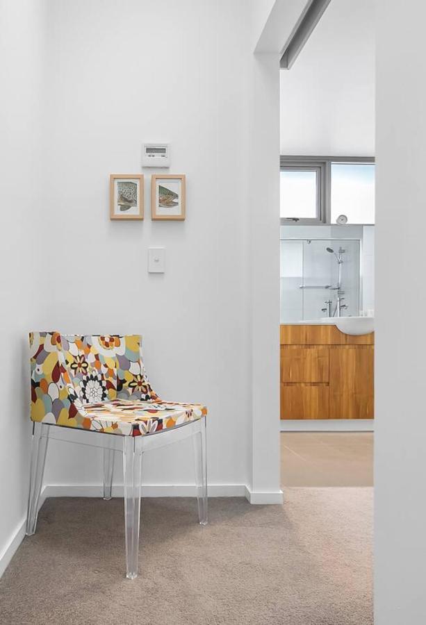 The Sun Catcher - A Trendy South Terrace Holiday home *