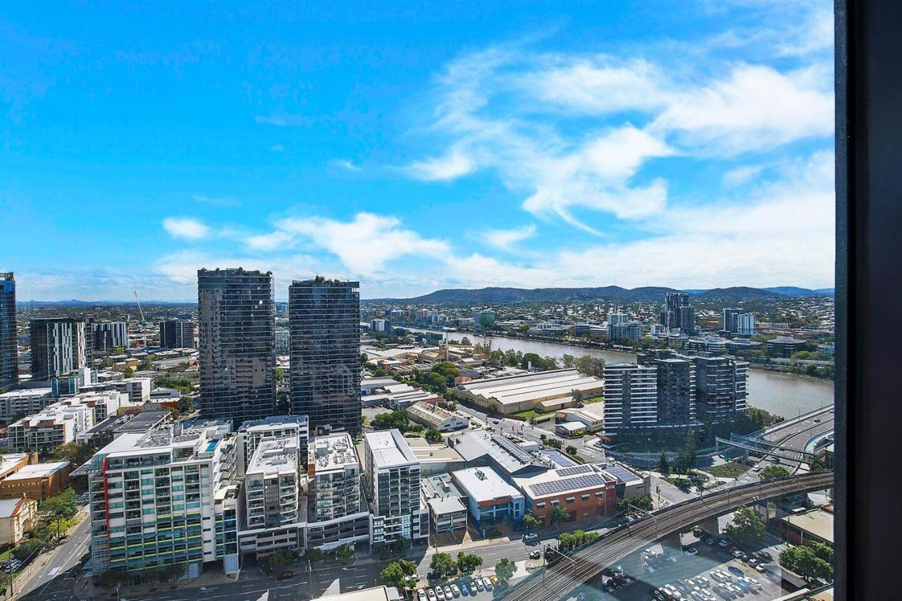 Apartment Soaring Skyline On Southside At Resort-style *
