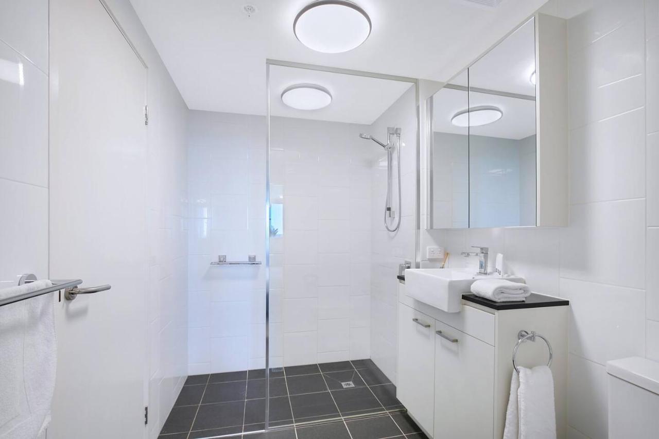 Fall In With Waterfront Resort-style Living * Brisbane