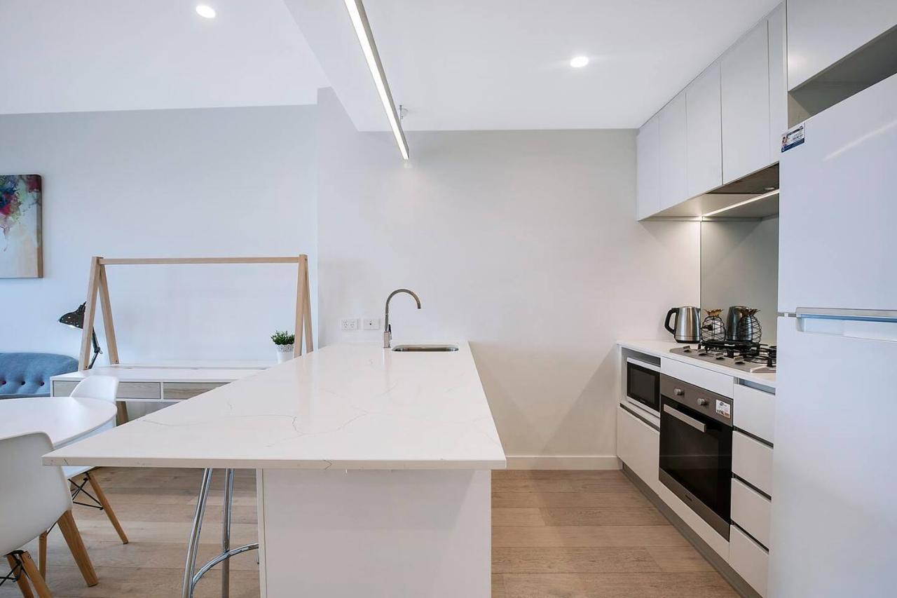 'brightly Boutique' A Cbd Resort-style Escape Apartment Brisbane