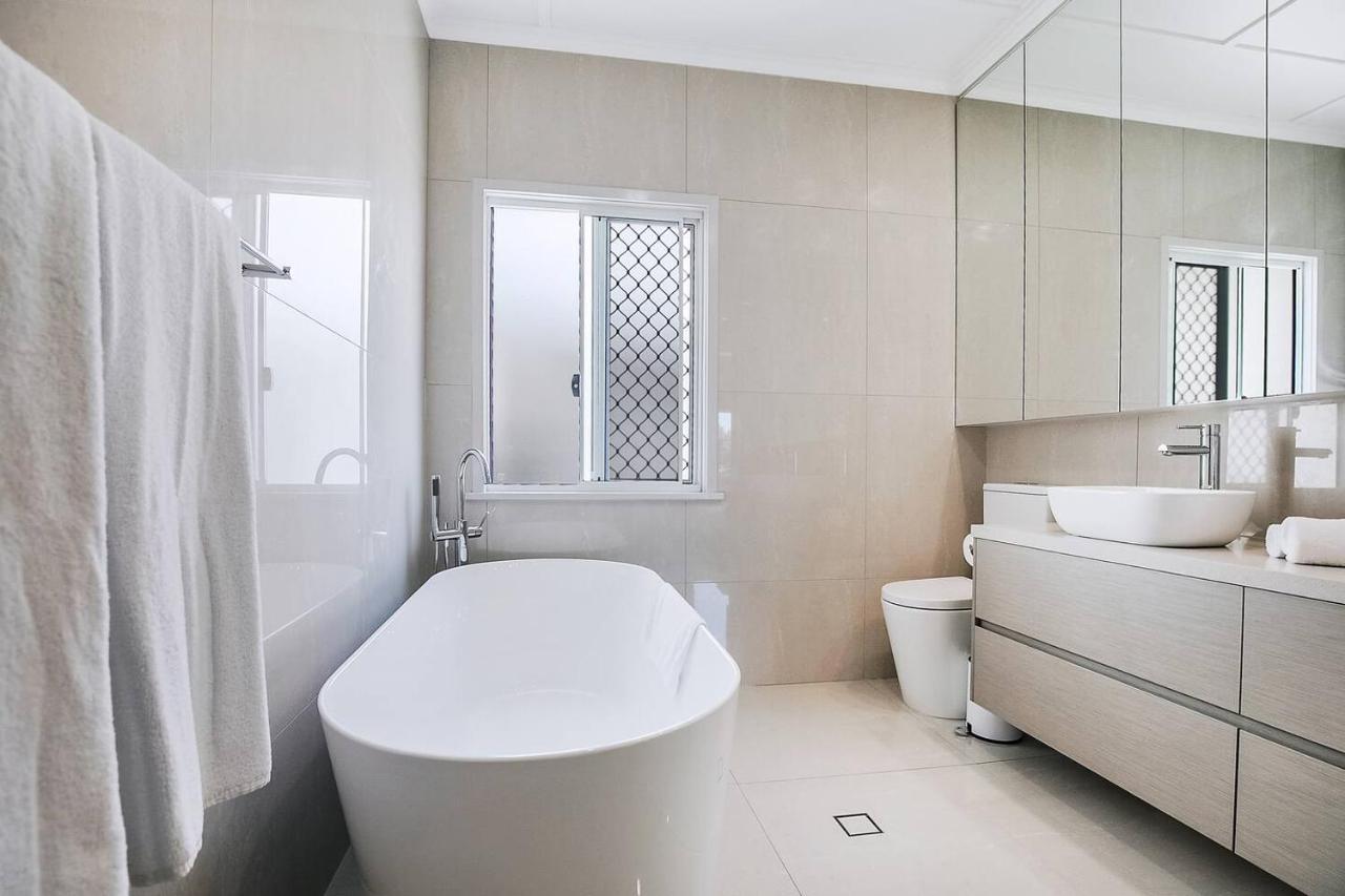 Nundah's Lush Haven - Serene Family Townhouse Escape Holiday home *