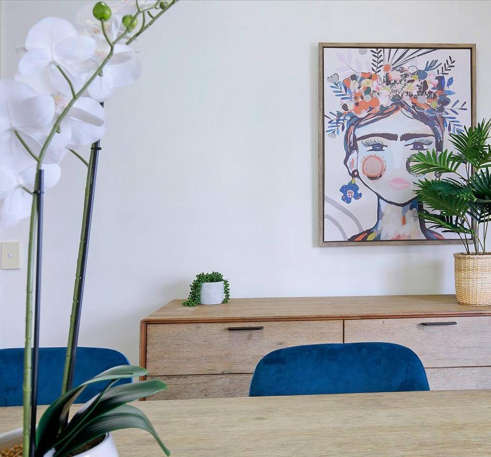 Of Brissie - Chic Resort-style Cbd Living Apartment