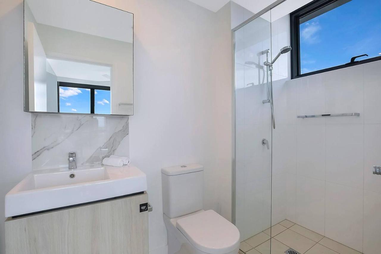 Apartment Soaring Skyline On Southside At Resort-style *