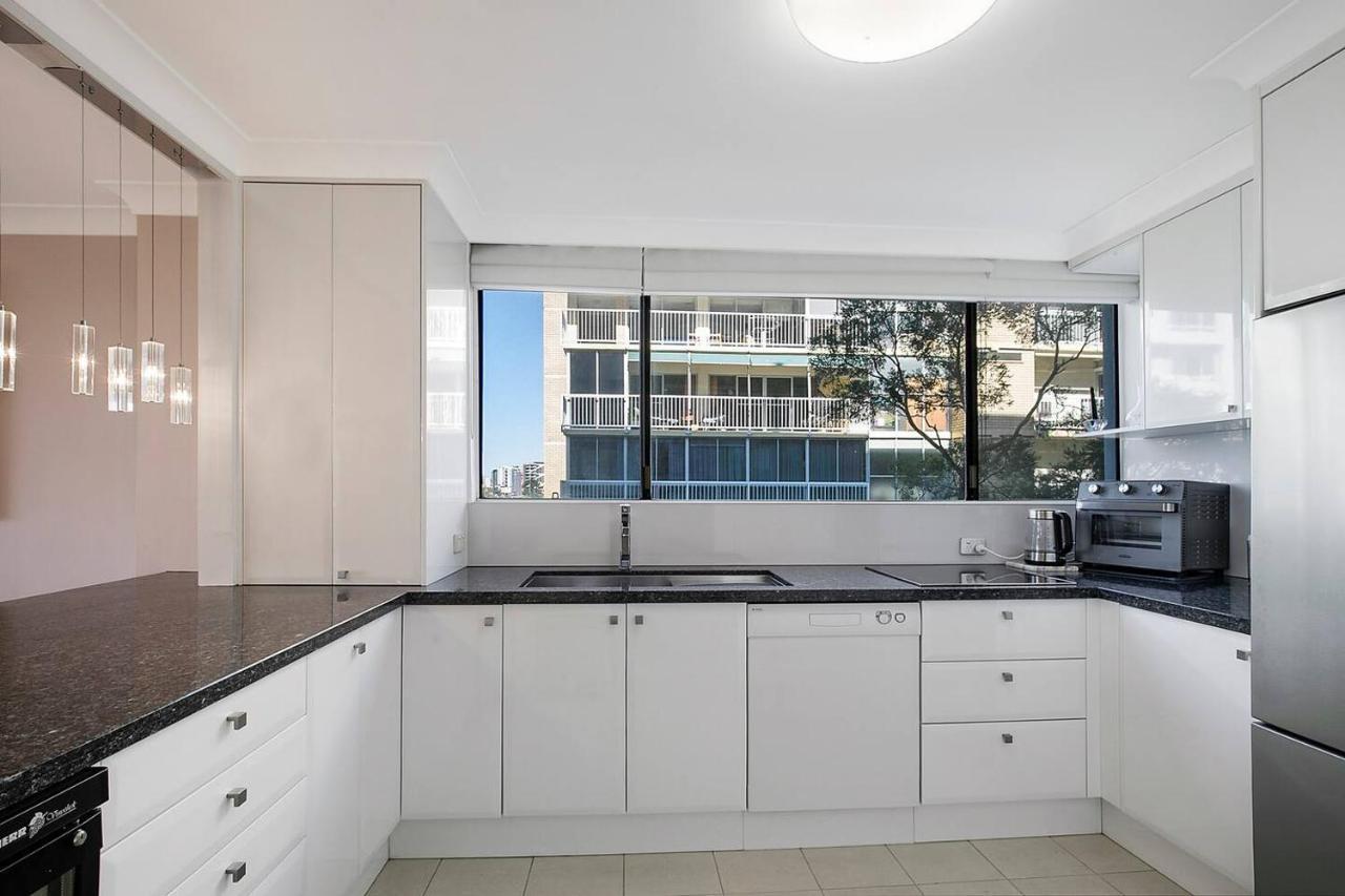 'riverside Terrace' Inner-city Retro-chic With Pool *