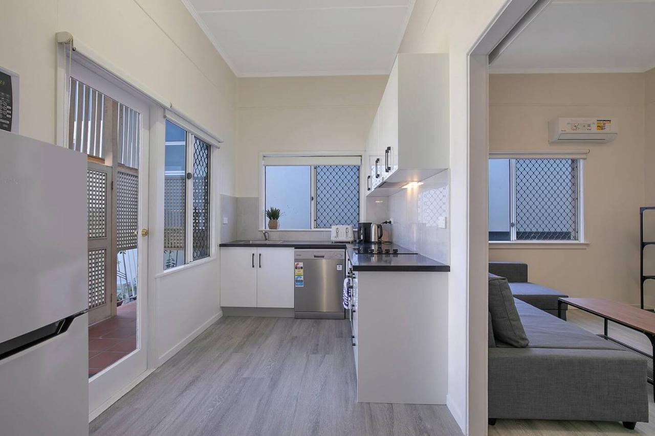 Centre Comfort - Your In Vibrant Apartment