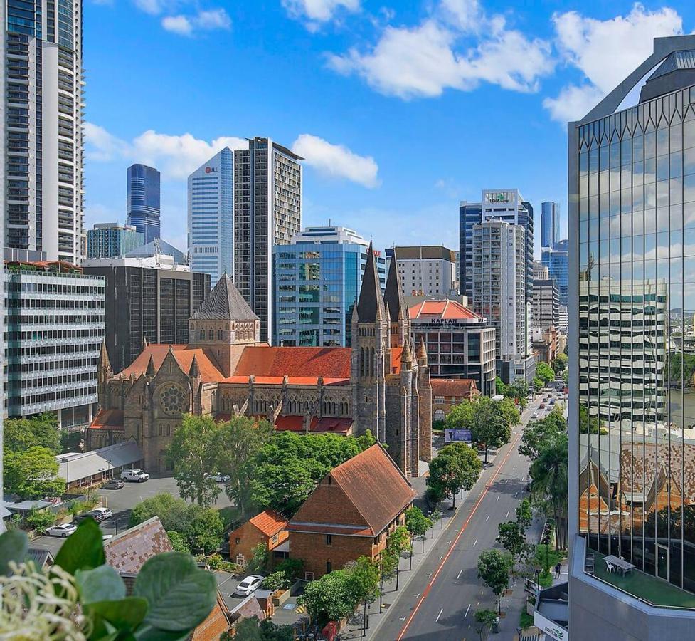 Of Brissie - Chic Resort-style Cbd Living Apartment *