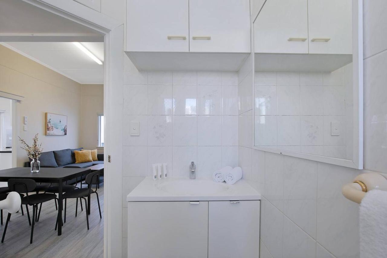 Centre Comfort - Your In Vibrant Apartment *