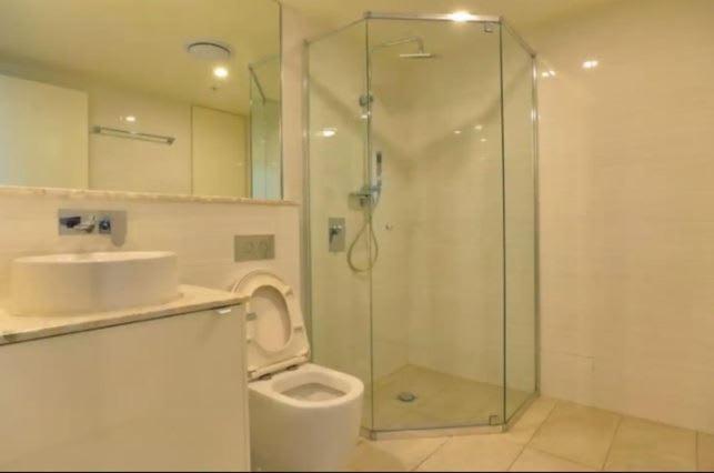 Executive With Pool & Gym Apartment *