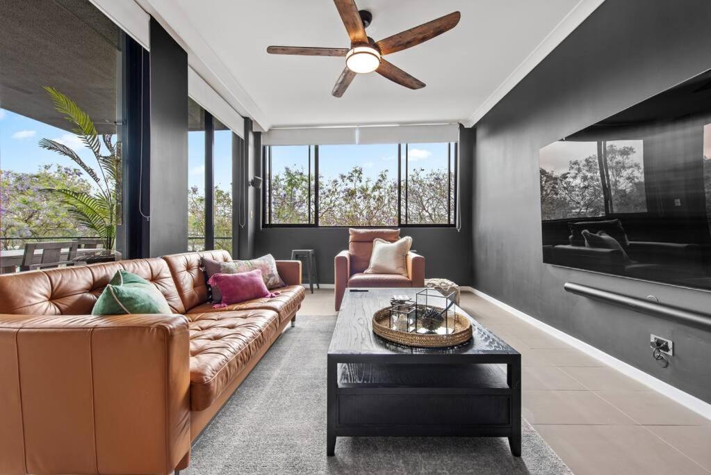 Riverfront Elegance! ~ 2bed/2bath/1car ~ West End Brisbane