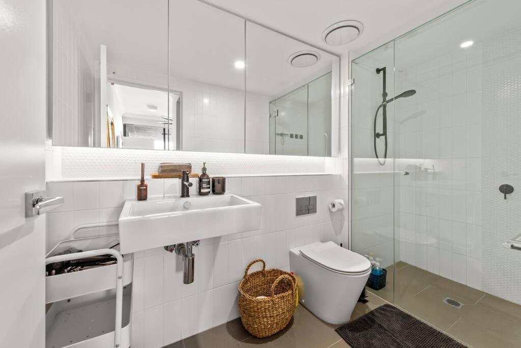 Riverfront Elegance! ~ 2bed/2bath/1car ~ West End Apartment Brisbane