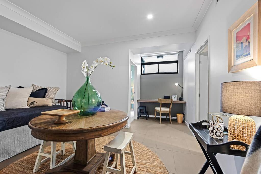 Riverfront Elegance! ~ 2bed/2bath/1car ~ West End Brisbane