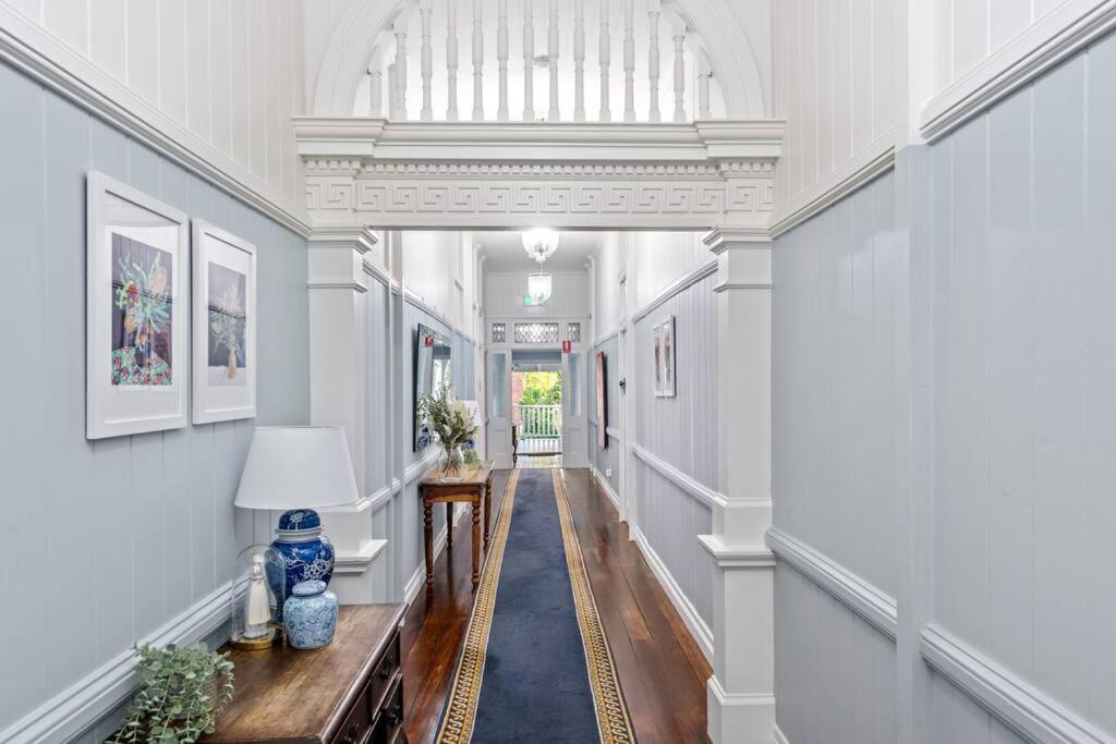 Apartment The Fireplace! 1 Bed/1 Bath/1 Car ~ New Farm Brisbane