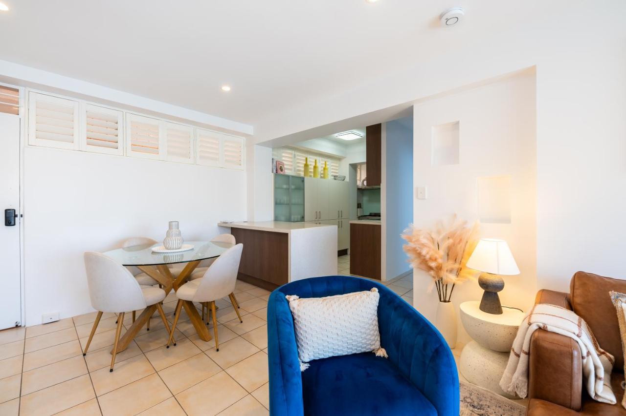 Riverside Breeze Haven Apartment