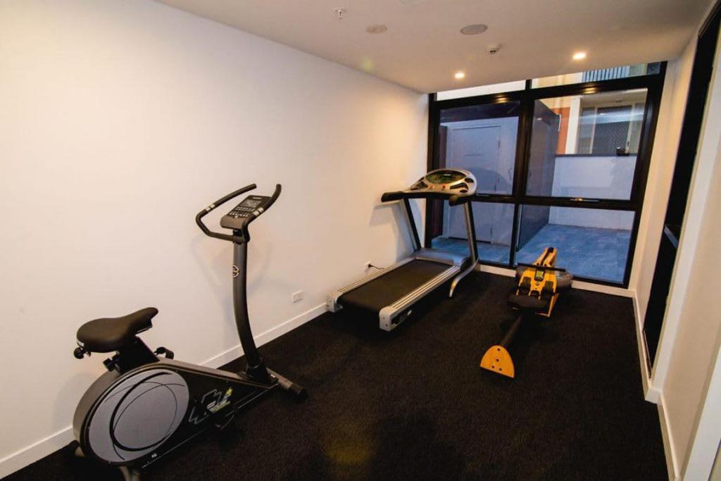 1br With Parking And Pool Near Shops Apartment Brisbane