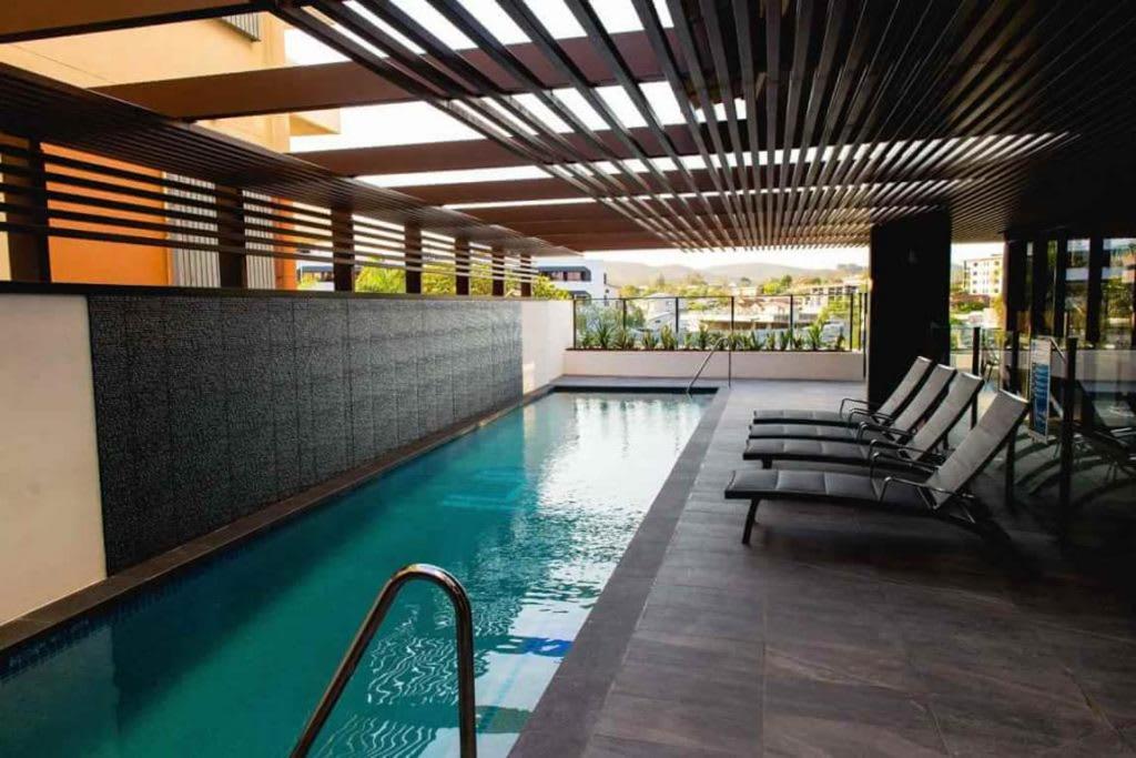 1br With Parking And Pool Near Shops * Brisbane