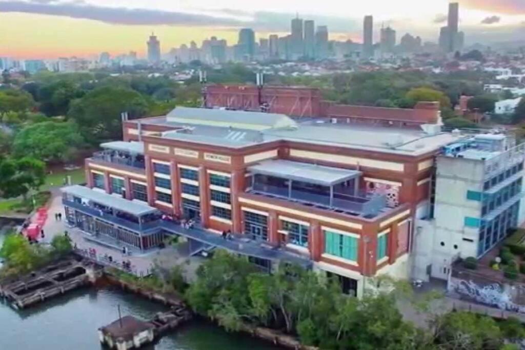 Stylish 1 Bedroom ~ New Farm Apartment