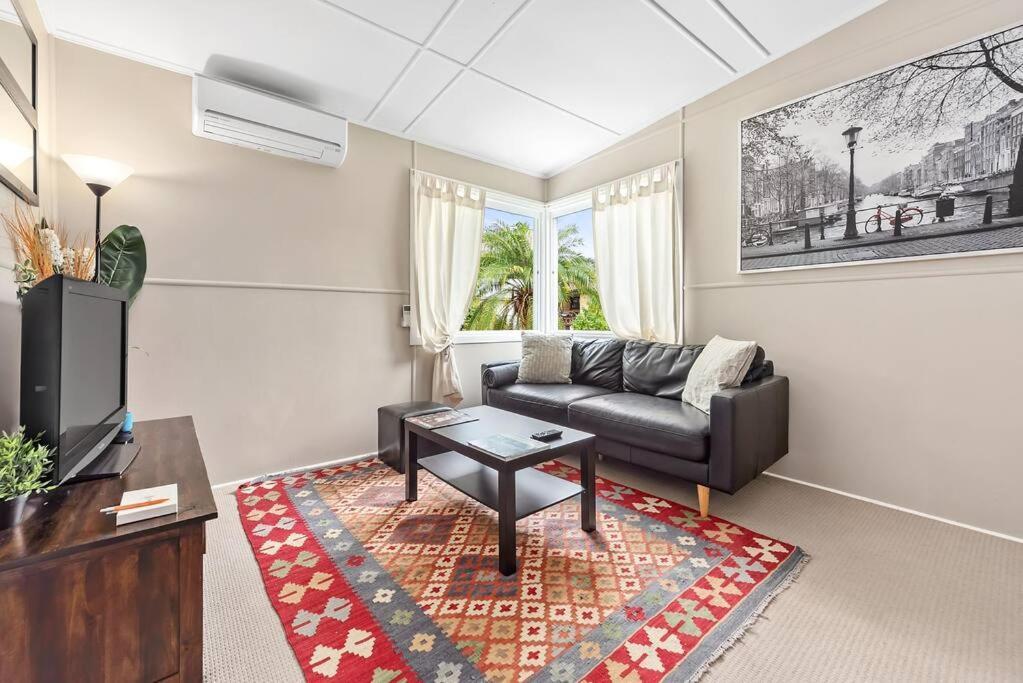 Stylish 1 Bedroom ~ New Farm Apartment *