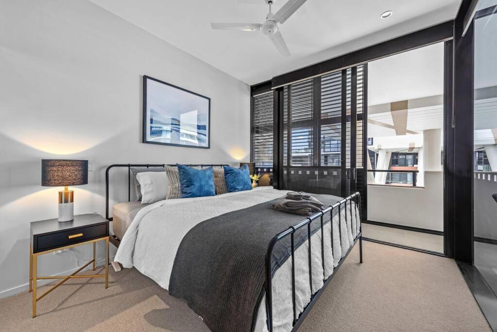 South Bank Sensational! ~ 1bed,1bath,1car,balcony