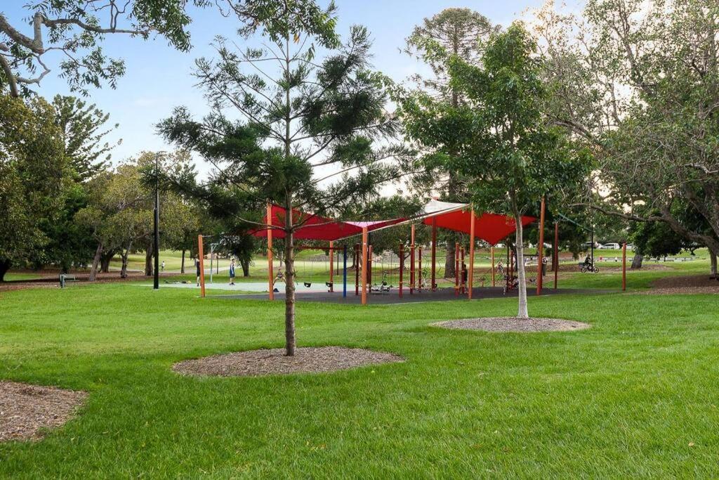 South Bank Sensational! ~ 1bed,1bath,1car,balcony Apartment *