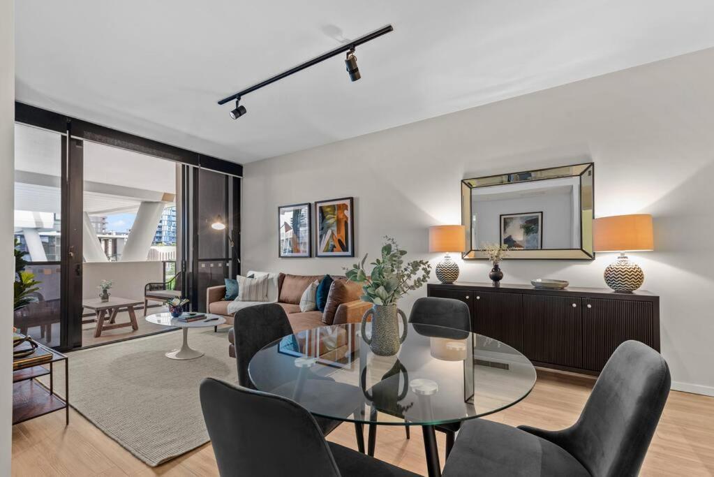 Apartment South Bank Sensational! ~ 1bed,1bath,1car,balcony *