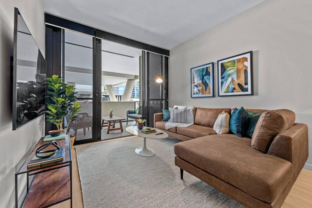 Apartment South Bank Sensational! ~ 1bed,1bath,1car,balcony *