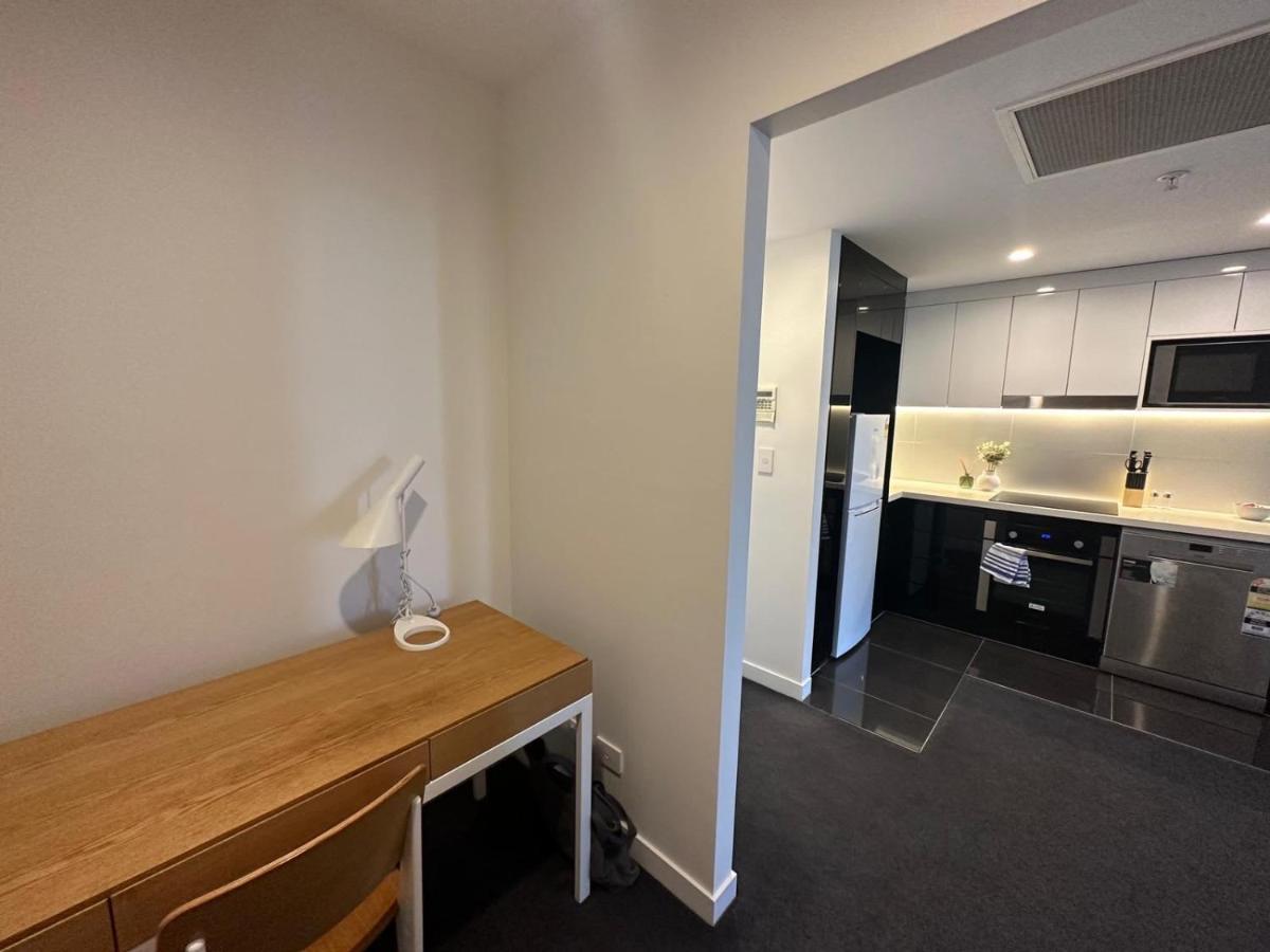 1br With Parking And Pool Near Shops