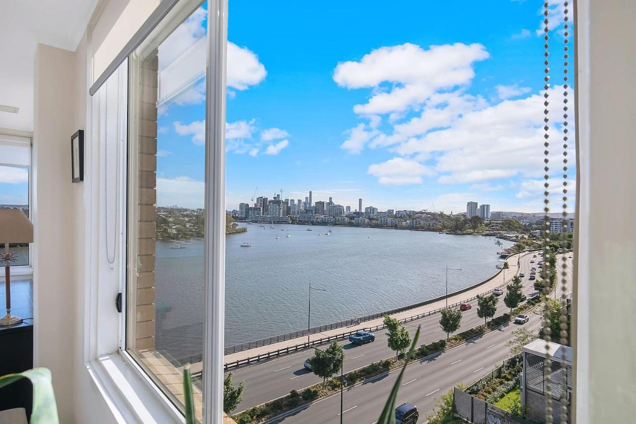 The Hillside At Hamilton - A Fresh Riverfront Abode Apartment *