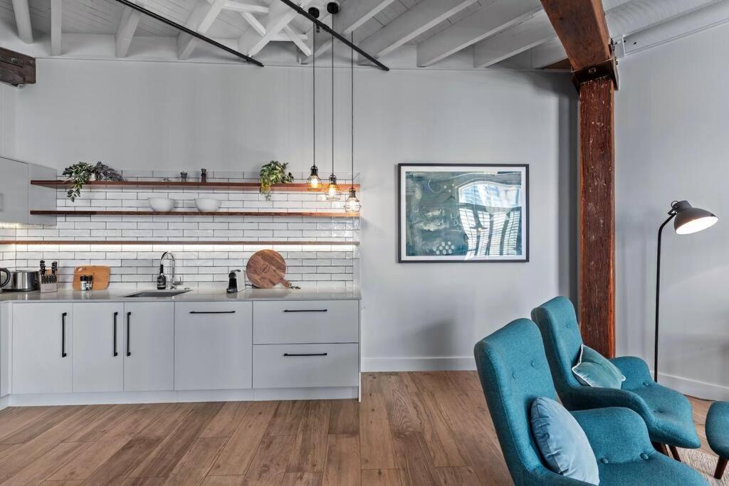 Luxurious Woolstore Living! ~teneriffe