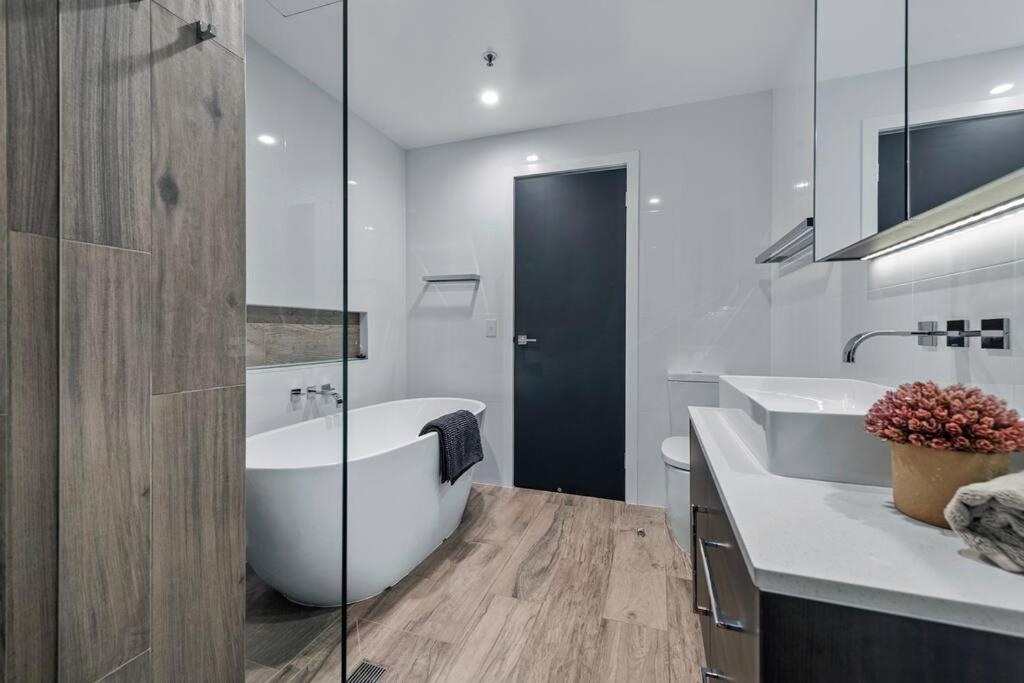 Luxurious Woolstore Living! ~teneriffe Apartment