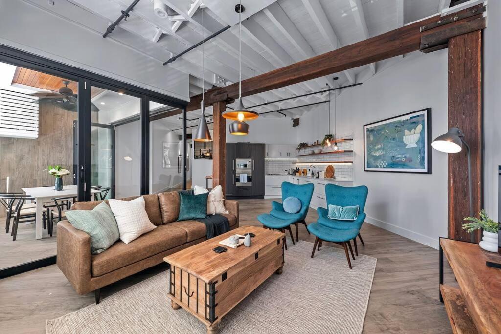 Luxurious Woolstore Living! ~teneriffe