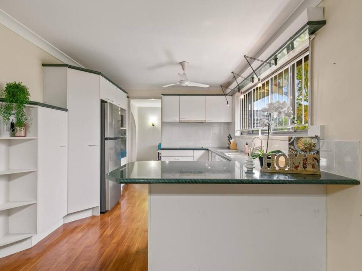 5mins Walk To Mall 4br Family Nicely Located Brisbane