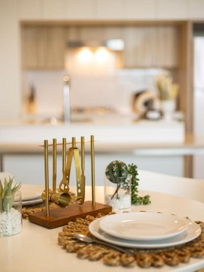 Simply Stunning Riverside 1br At Hamilton Brisbane