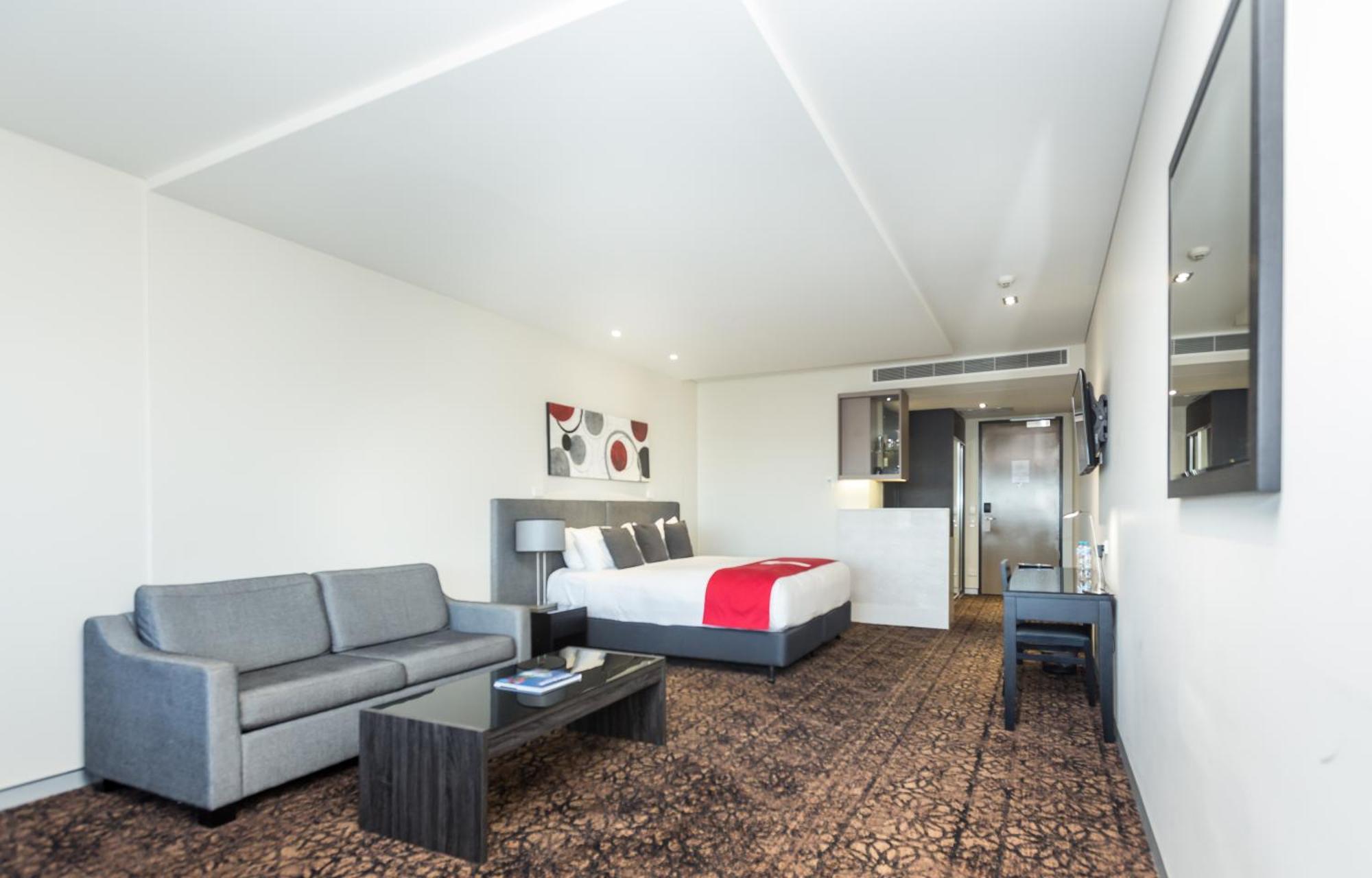 Hotel Calamvale And Conference Centre 5*