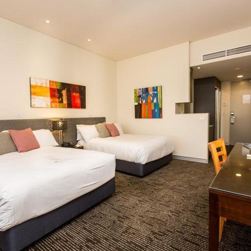 Hotel Calamvale And Conference Centre 5*