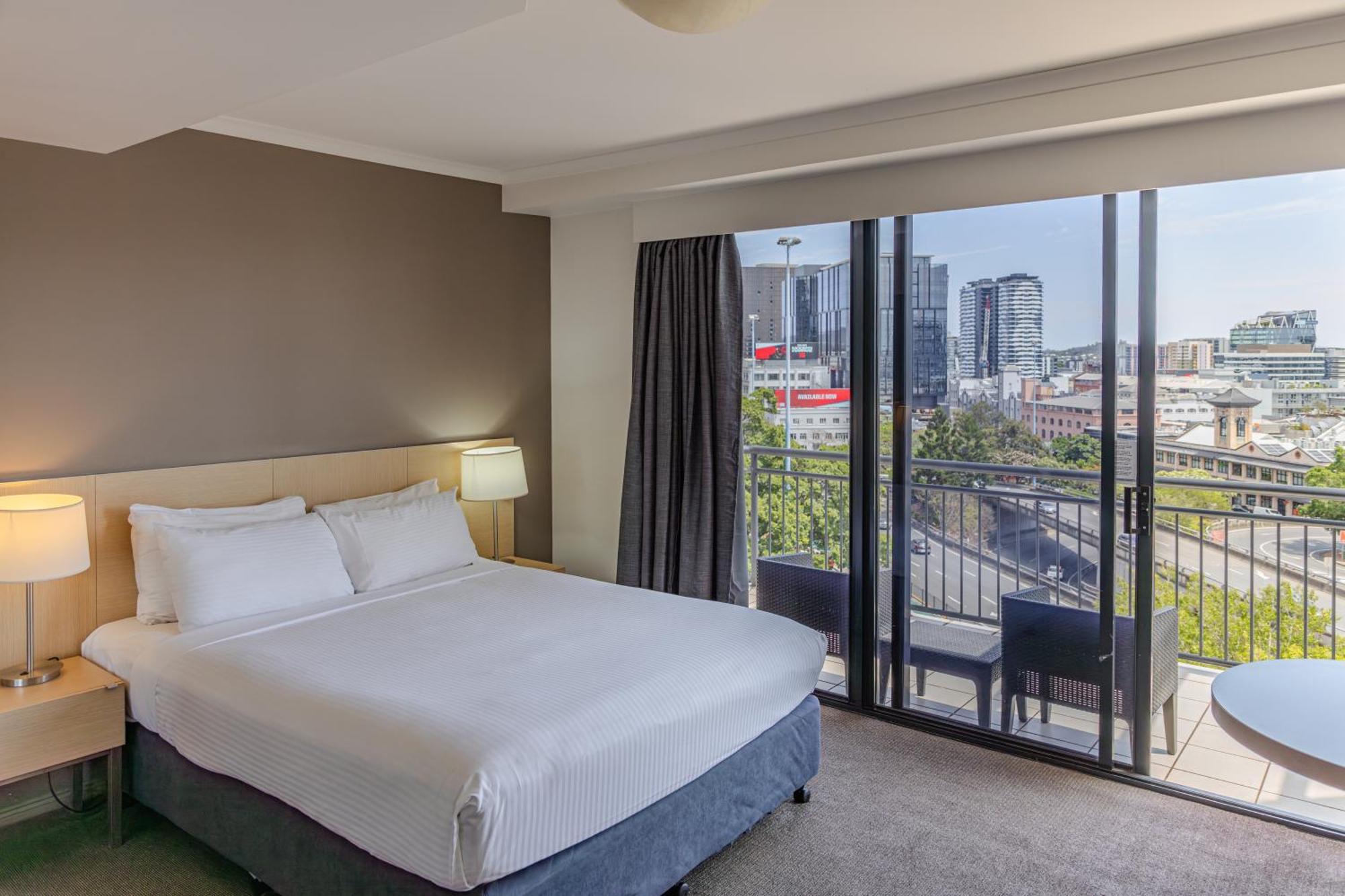 Adina Aparthotel 4*