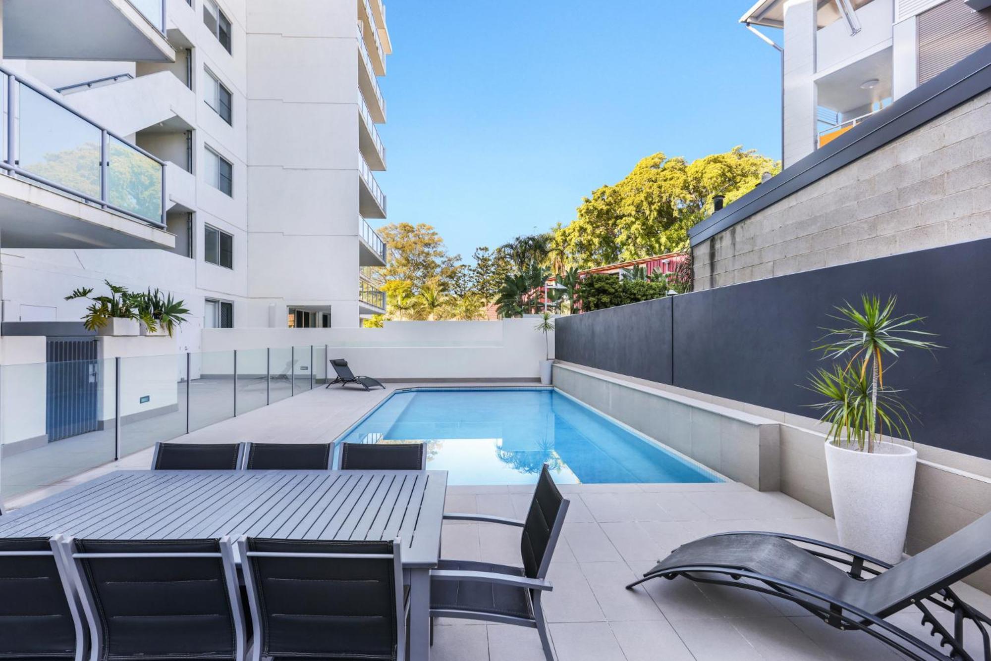 Spacious 2-bed With City Views, Parking & Pool