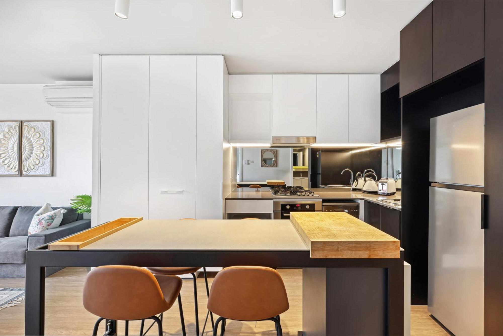 Cosy 2-bed With Pool Bbq Area And Secure Parking *