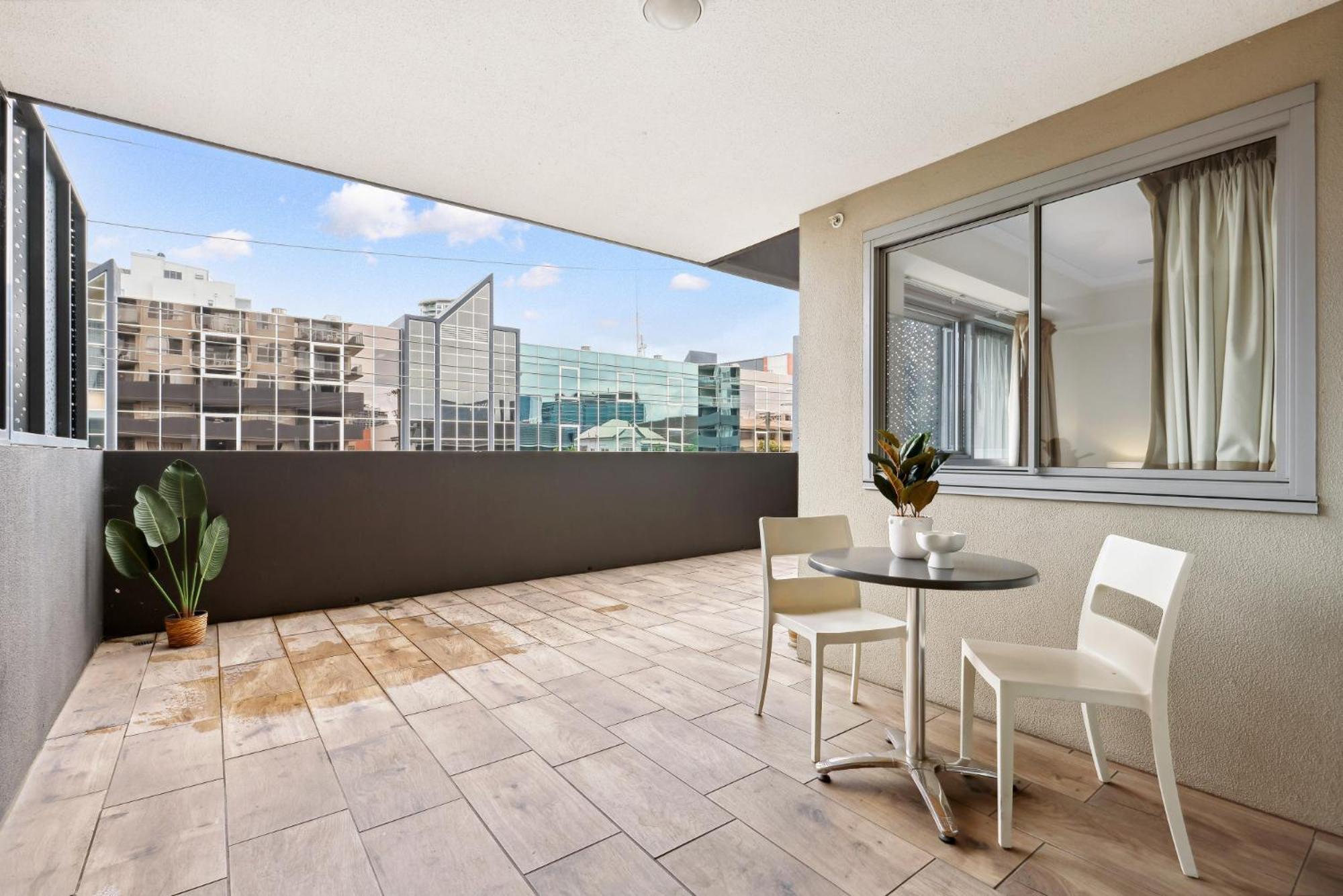 Bright Inner-city 1-bed With Spacious Balcony Apartment Brisbane