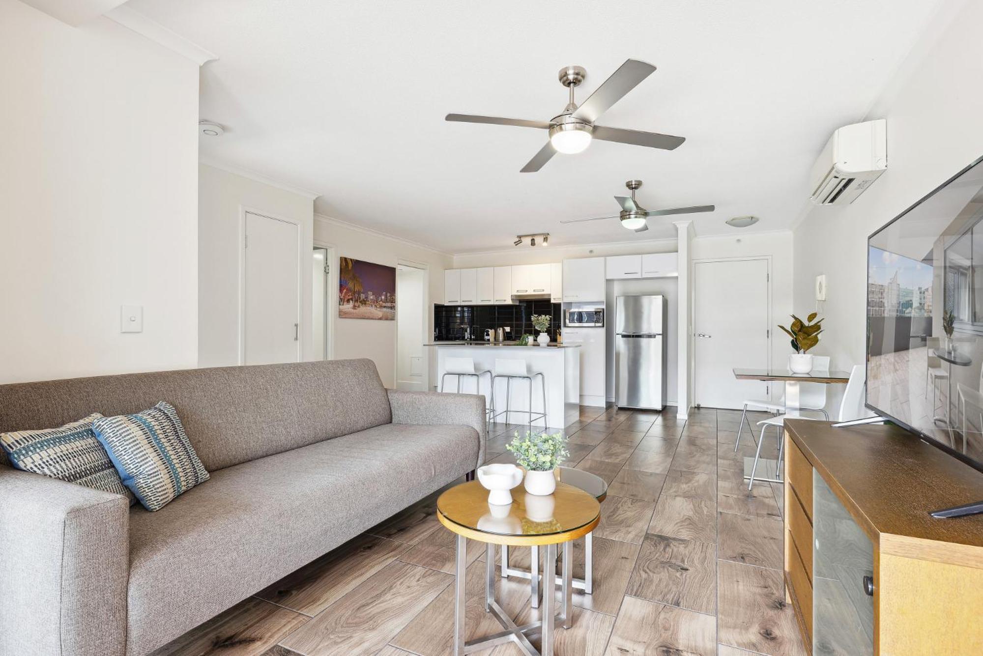 Bright Inner-city 1-bed With Spacious Balcony