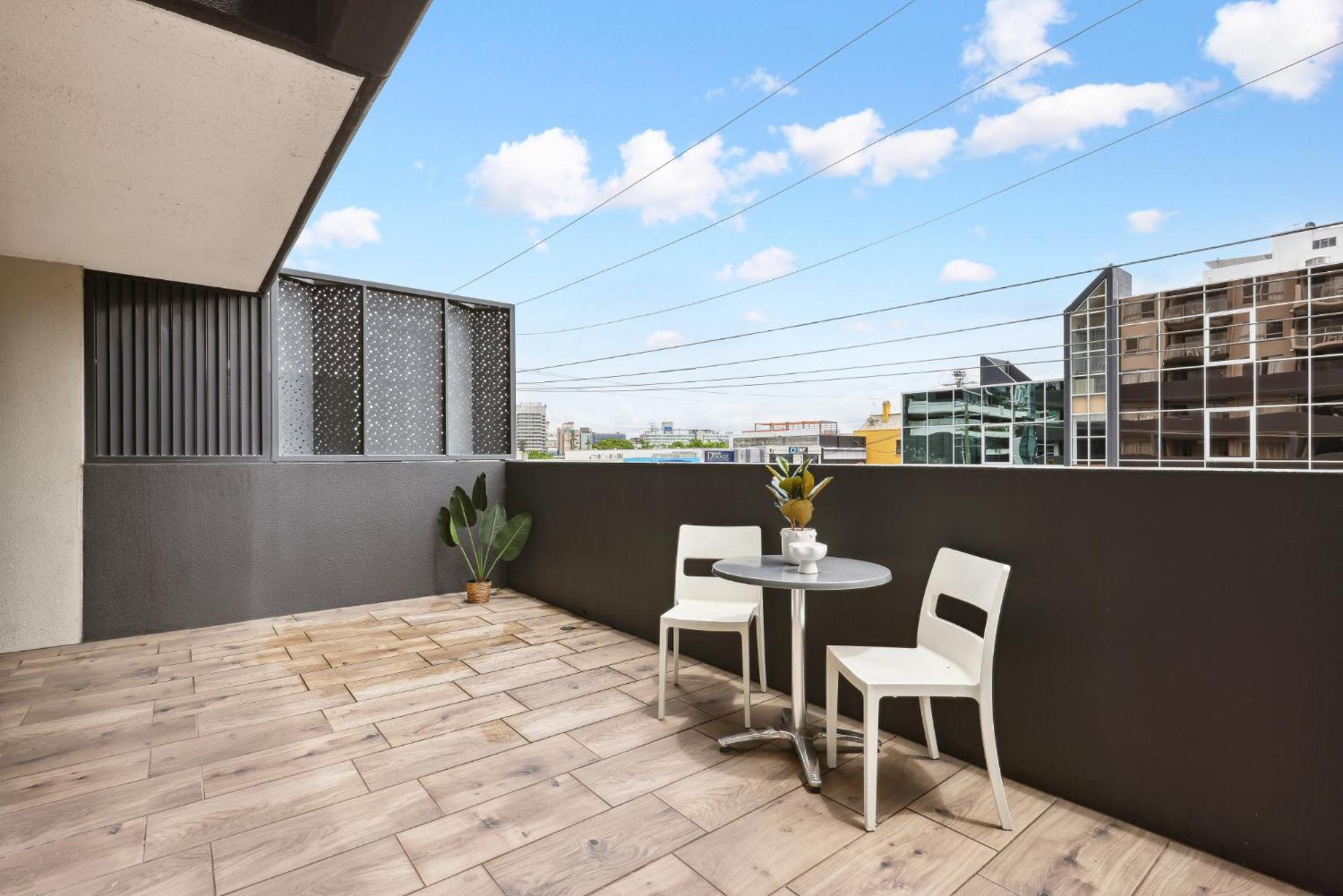Apartment Bright Inner-city 1-bed With Spacious Balcony
