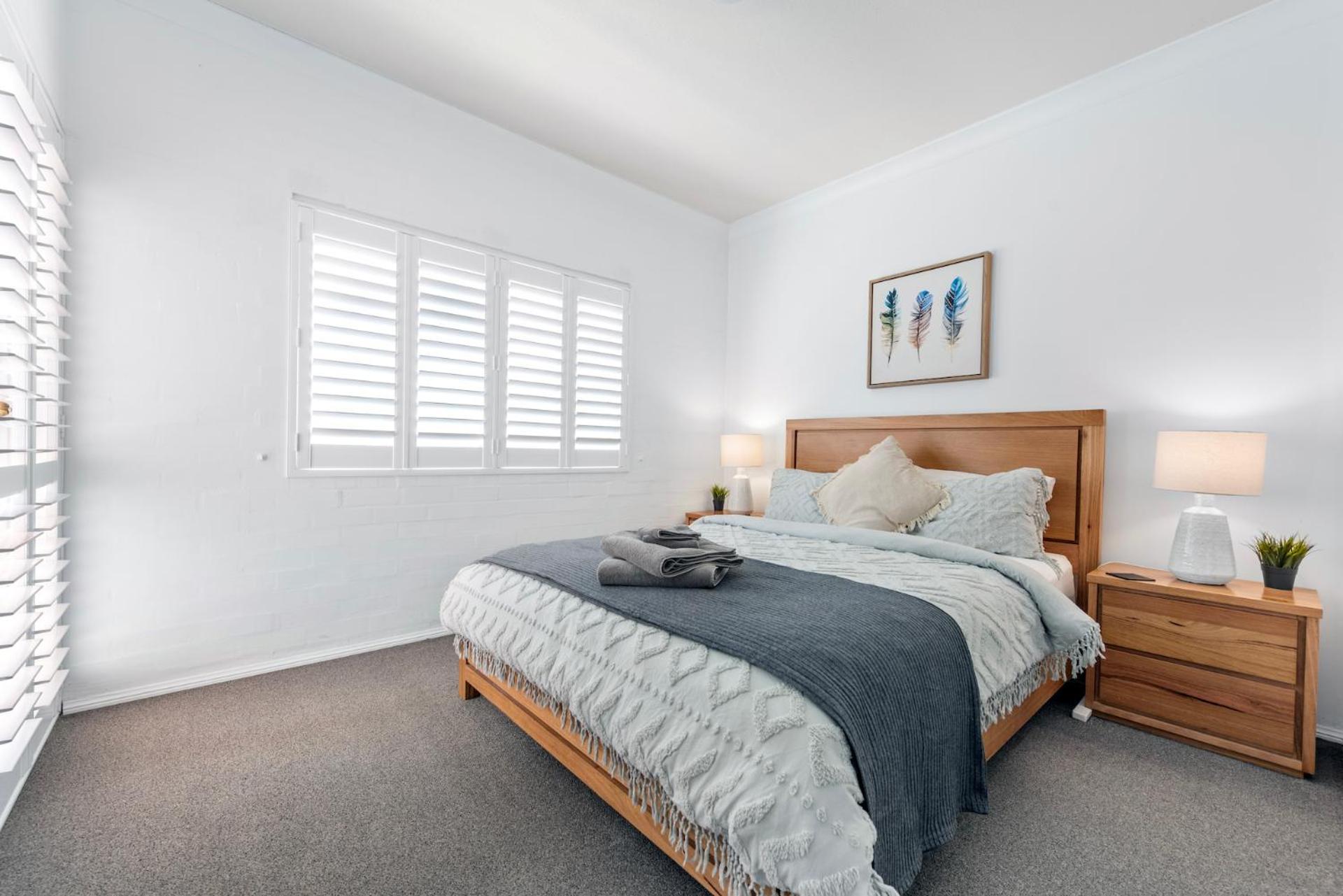 Apartment Convenient & Comfy! ~ 2bed, 2bath, 2car, Balcony