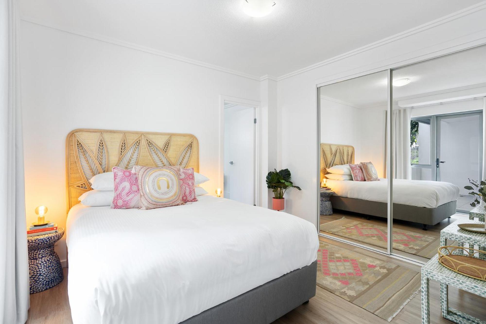 Spacious 2-bed Unit In Heart Of South Apartment *