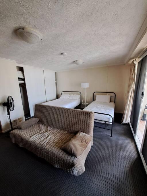 Large Balcony, & Pool * Brisbane