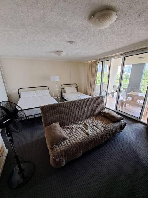 Large Balcony, & Pool * Brisbane