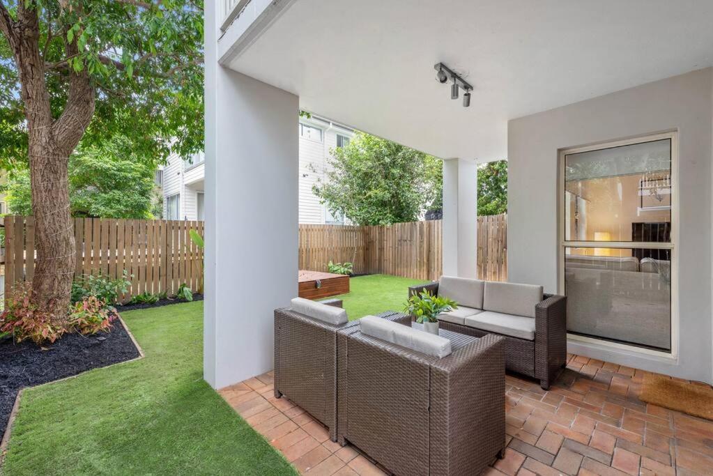 Contemporary Comfy ~ 2bed/2bath/1car ~ Hawthorne *