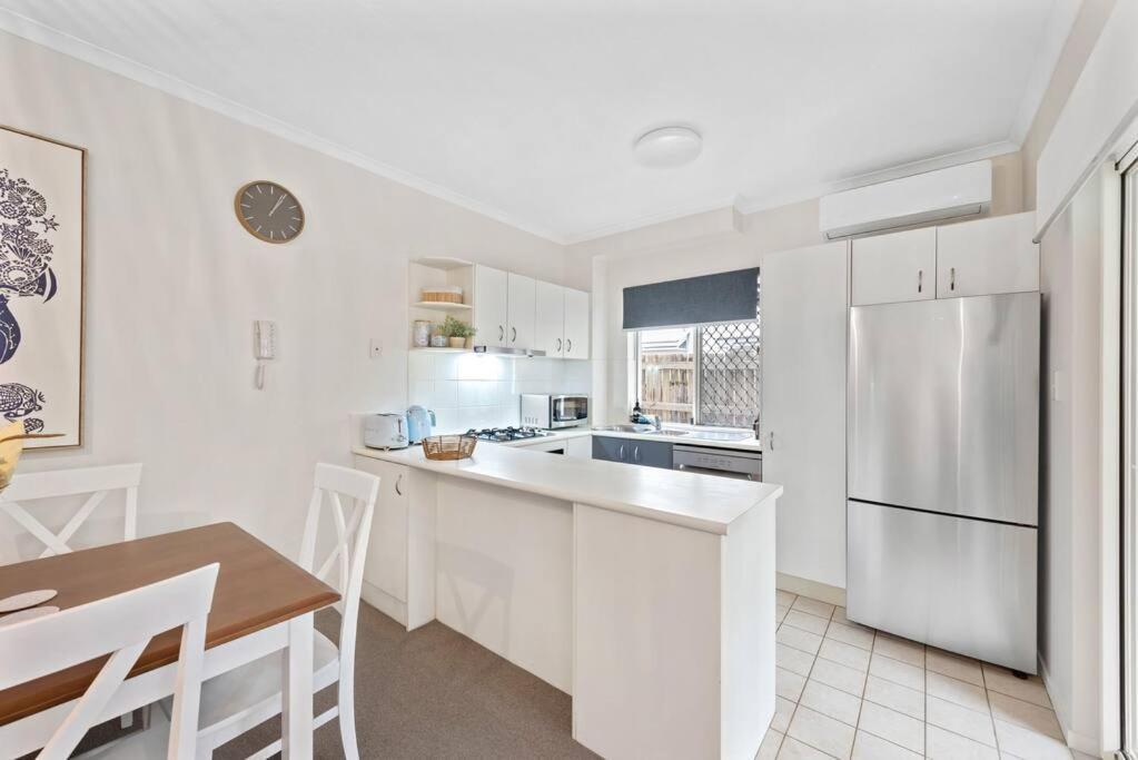 Contemporary Comfy ~ 2bed/2bath/1car ~ Hawthorne * Brisbane
